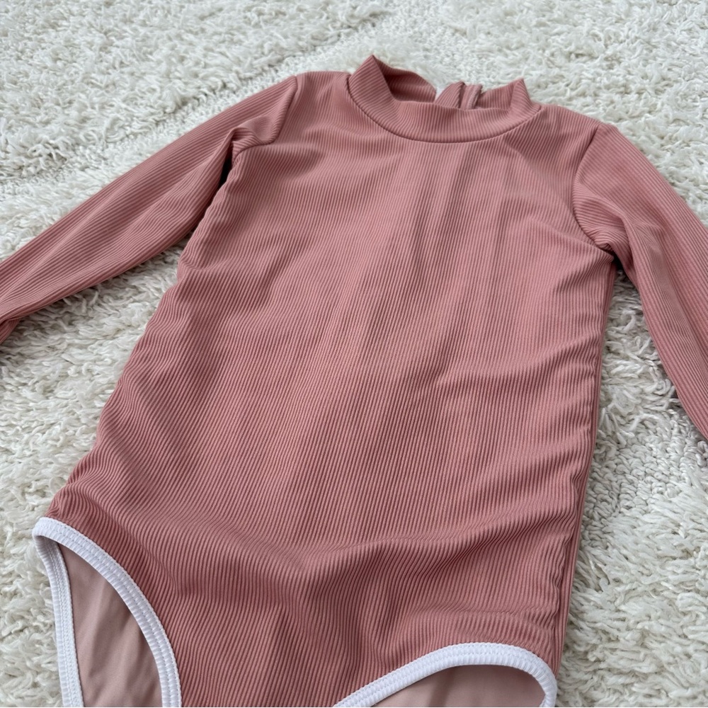 Ava & Oliver Rashguard - Picture 2 of 7